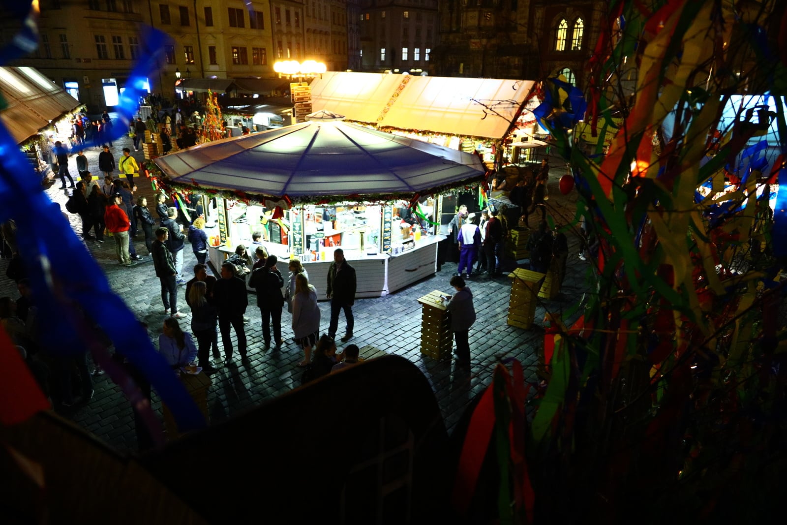 Velikonoční výzdoba stánků i obchodů