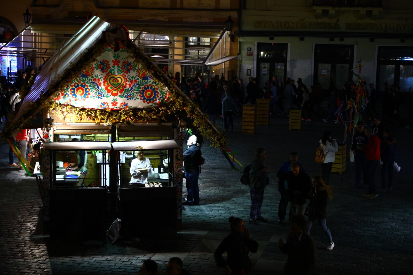 Velikonoční výzdoba stánků i obchodů