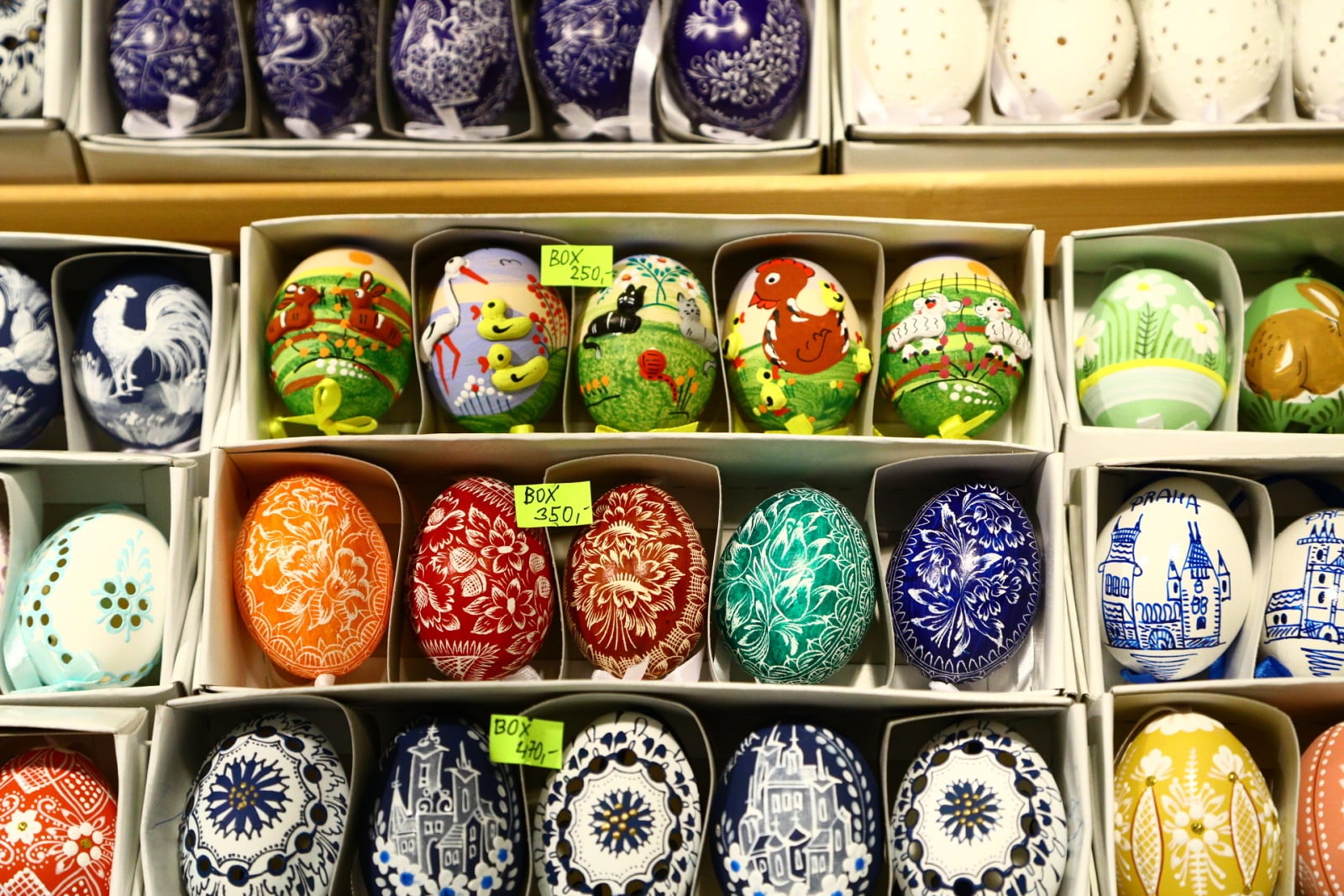 Velikonoční výzdoba stánků i obchodů