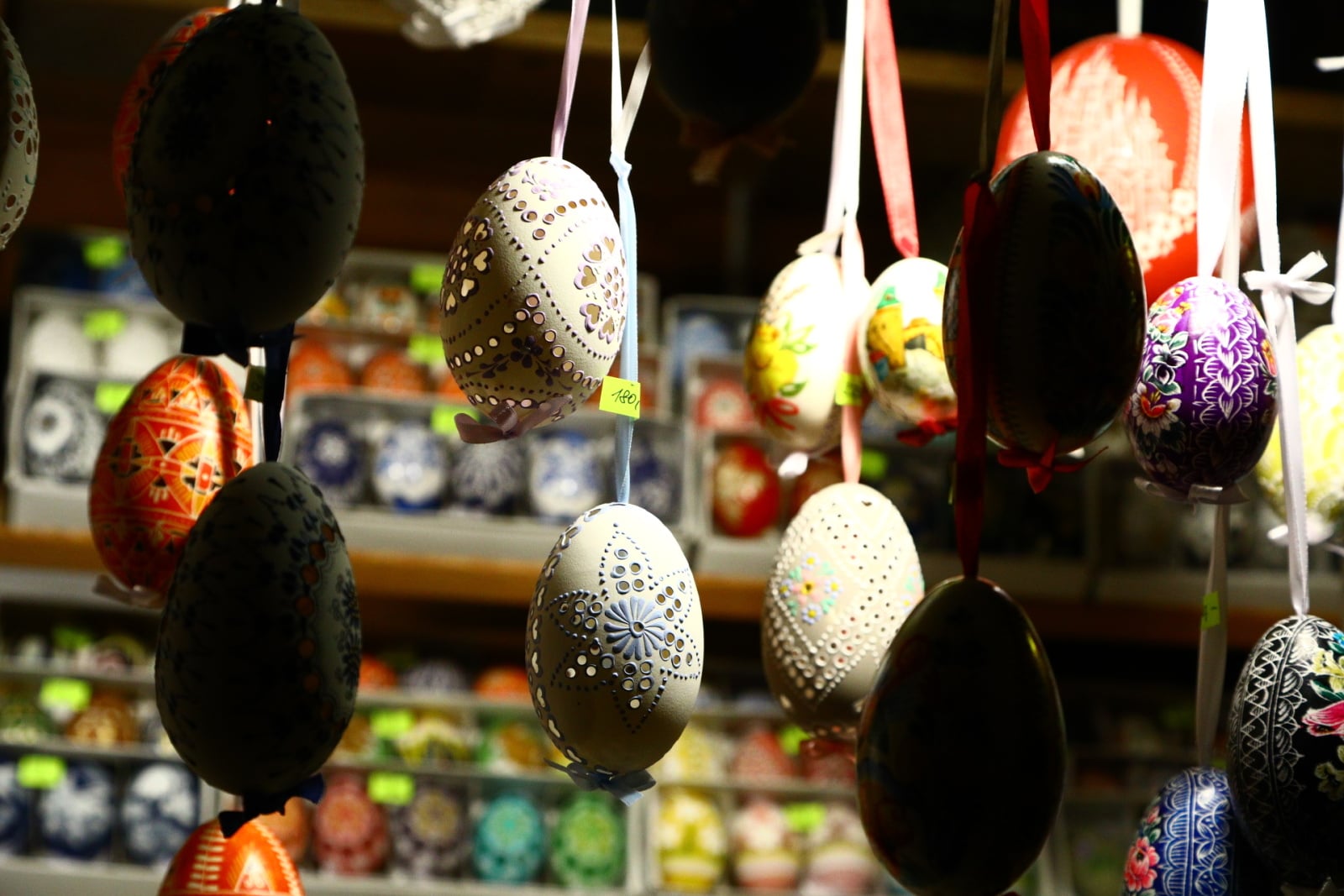 Velikonoční výzdoba stánků i obchodů