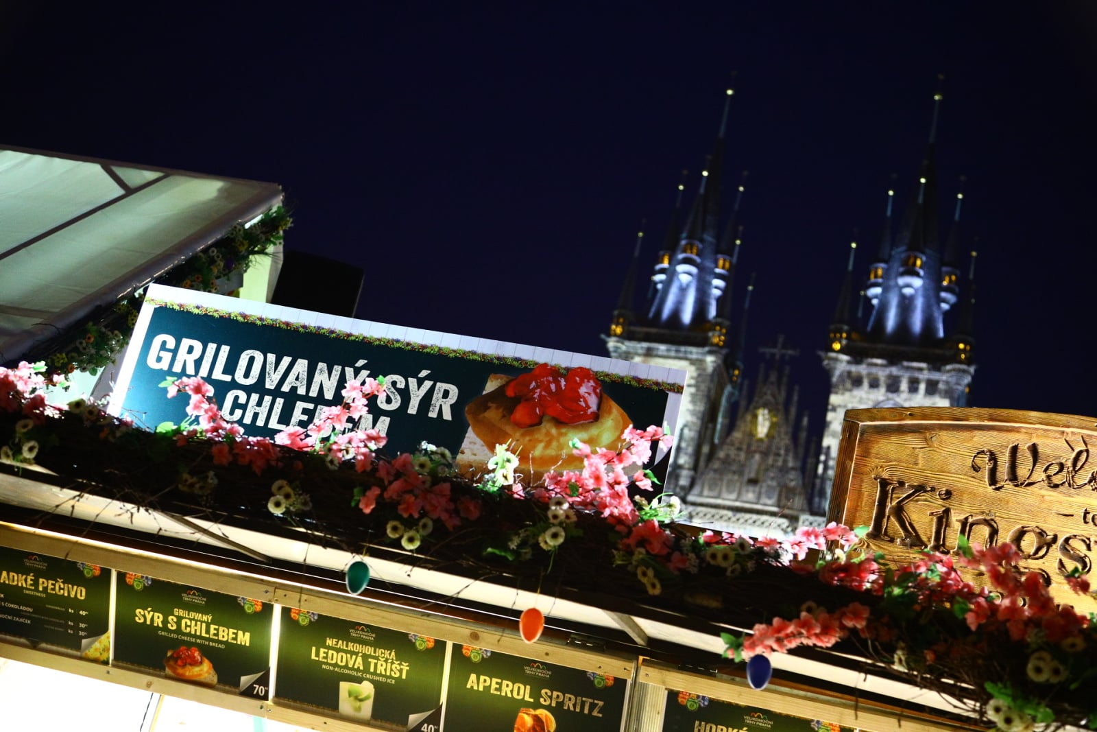 Velikonoční výzdoba stánků i obchodů