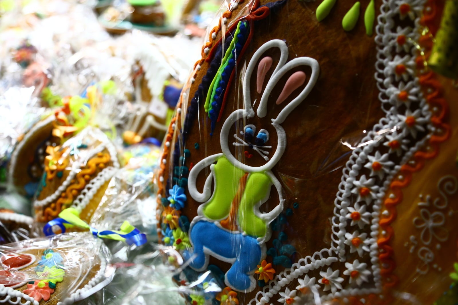 Velikonoční výzdoba stánků i obchodů