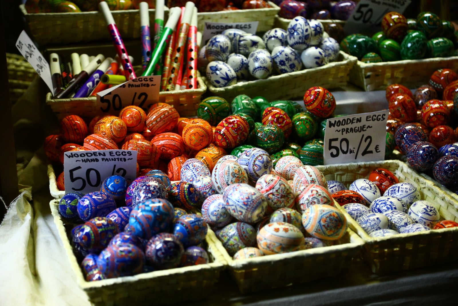 Velikonoční výzdoba stánků i obchodů