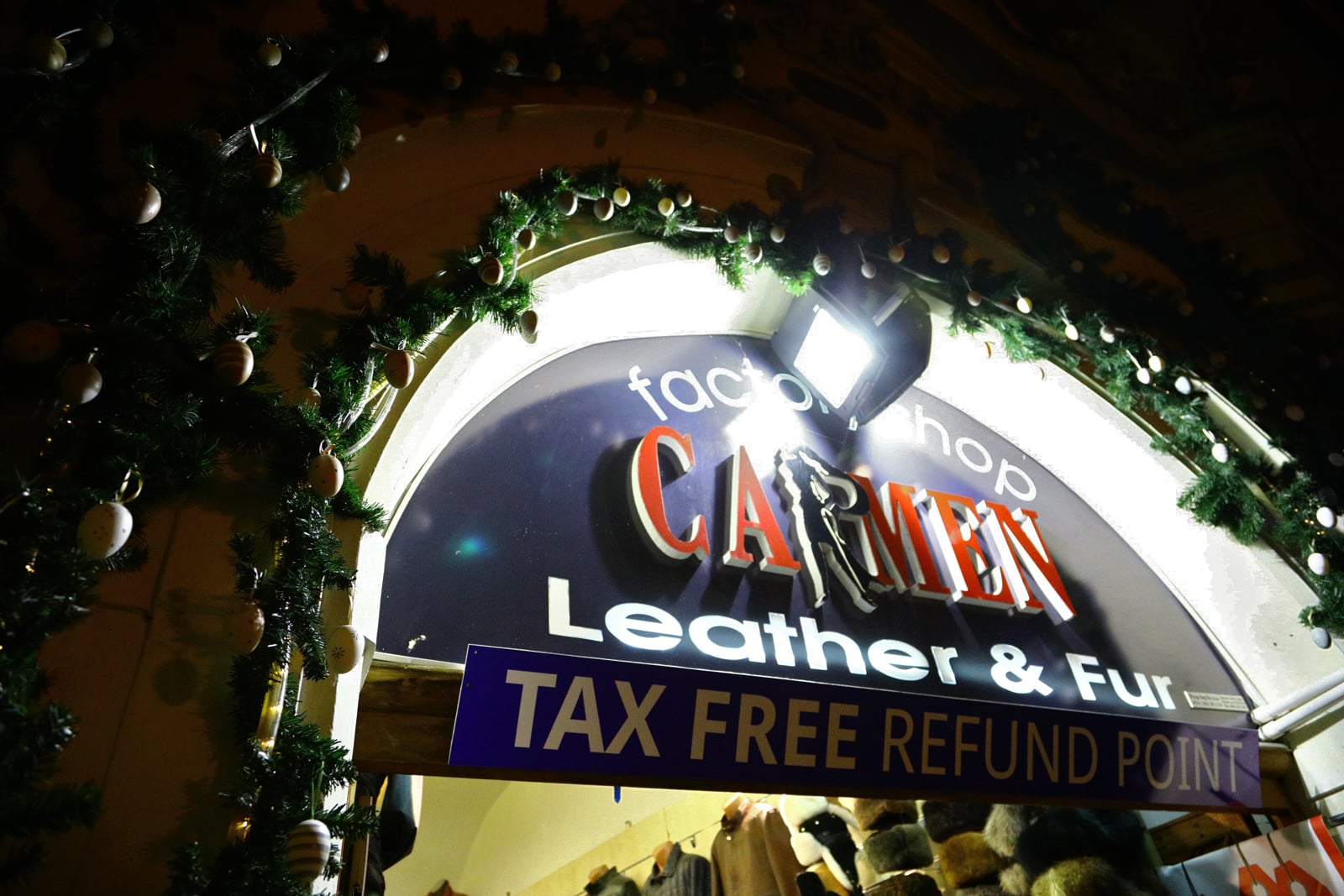 Velikonoční výzdoba stánků i obchodů