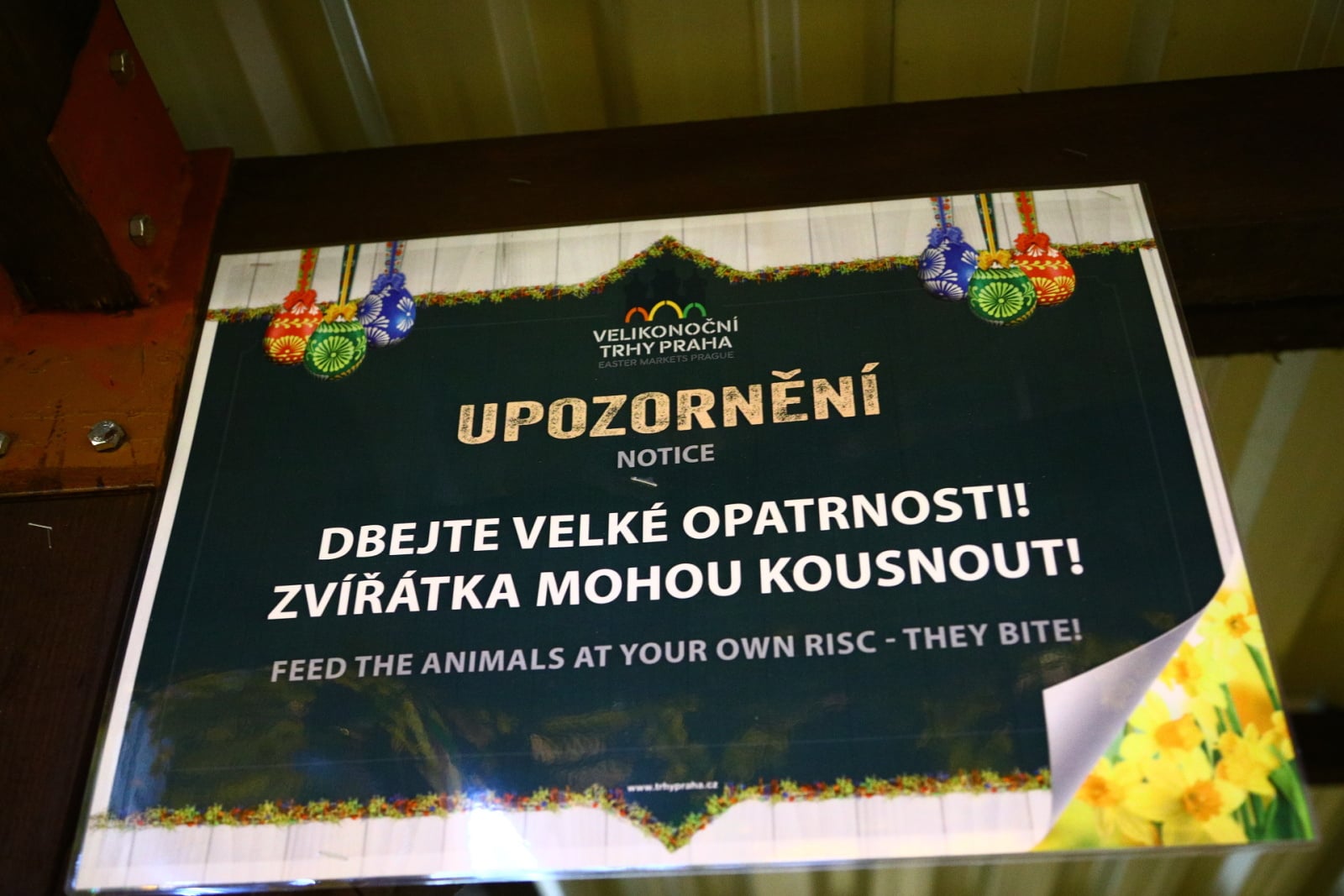 Velikonoční výzdoba stánků i obchodů