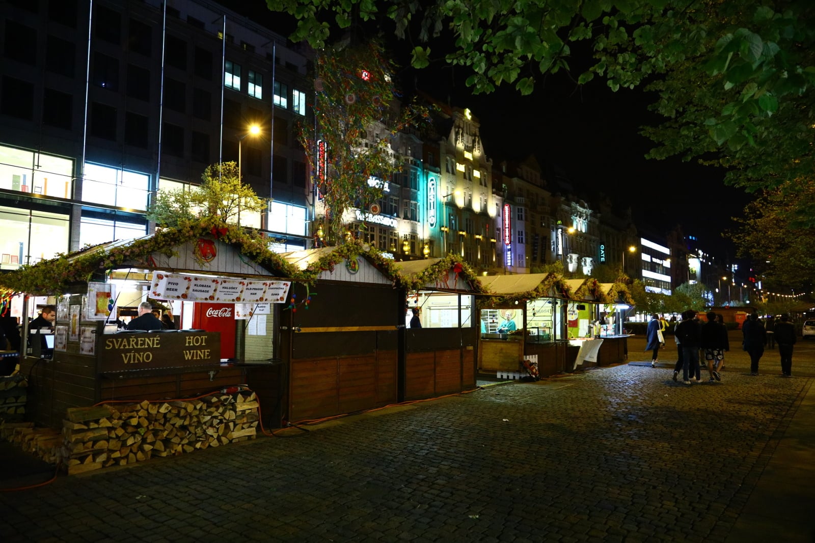 Velikonoční výzdoba stánků i obchodů