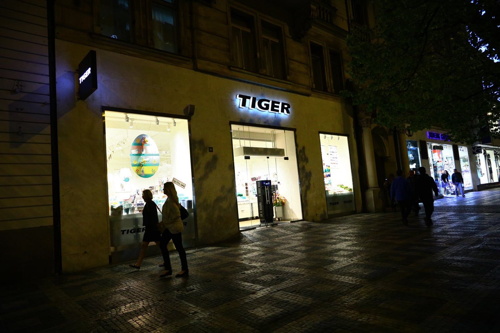 Velikonoční výzdoba stánků i obchodů