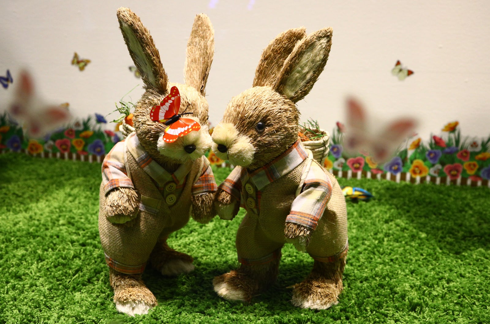 Velikonoční výzdoba stánků i obchodů