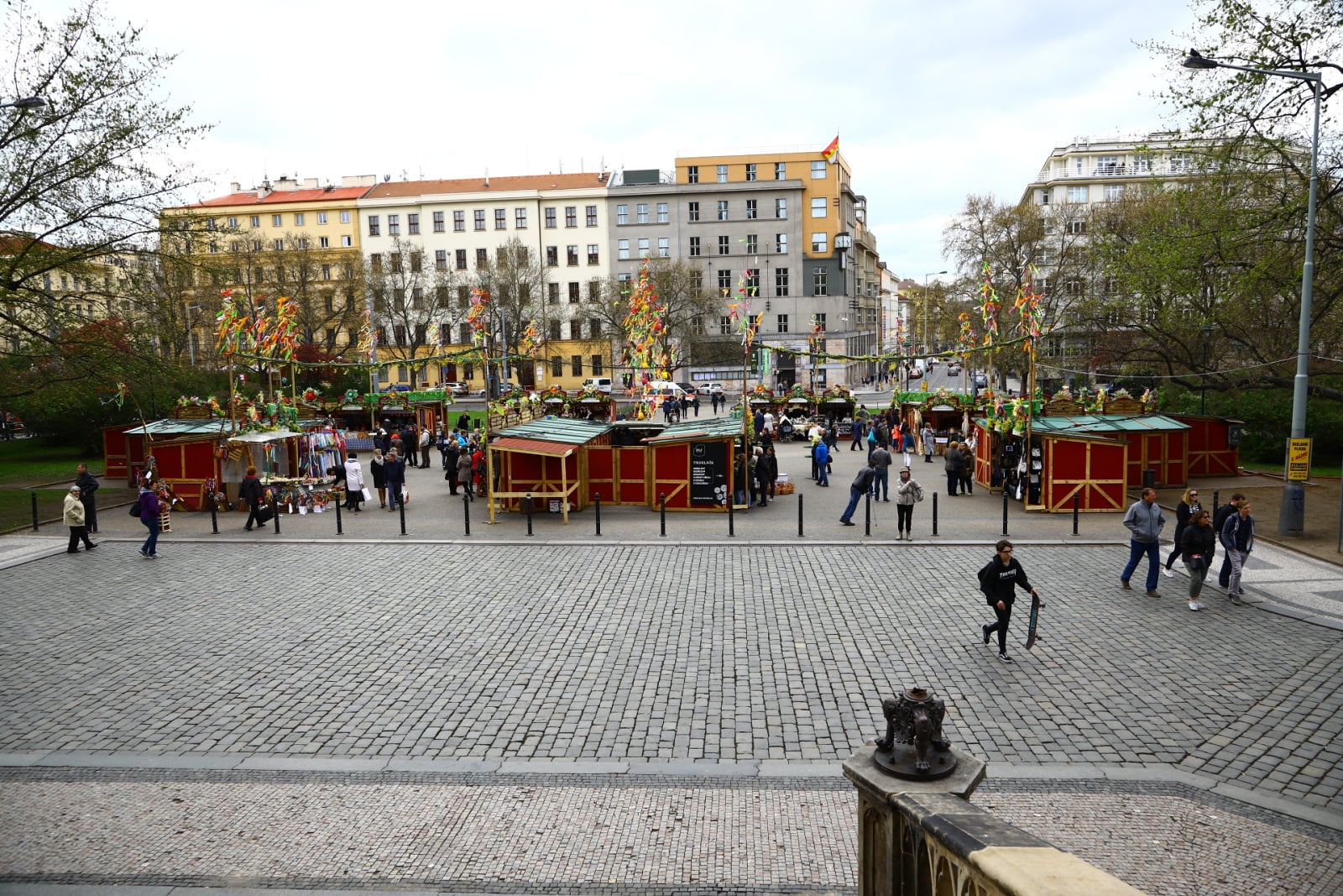 Velikonoční výzdoba stánků i obchodů
