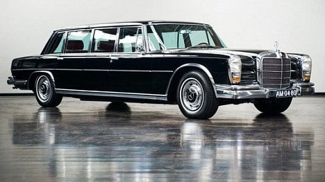 Náhledový obrázek - Sháníte luxusní sedan? Na prodej je Mercedes-Benz 600 Pullman po africkém diktátorovi