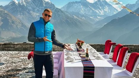 Šéf EliteVoyage: Za týdenní dovolenou pro dva u nás klienti v průměru zaplatí 700 tisíc. Máme už i první zájemce o let balónem do stratosféry