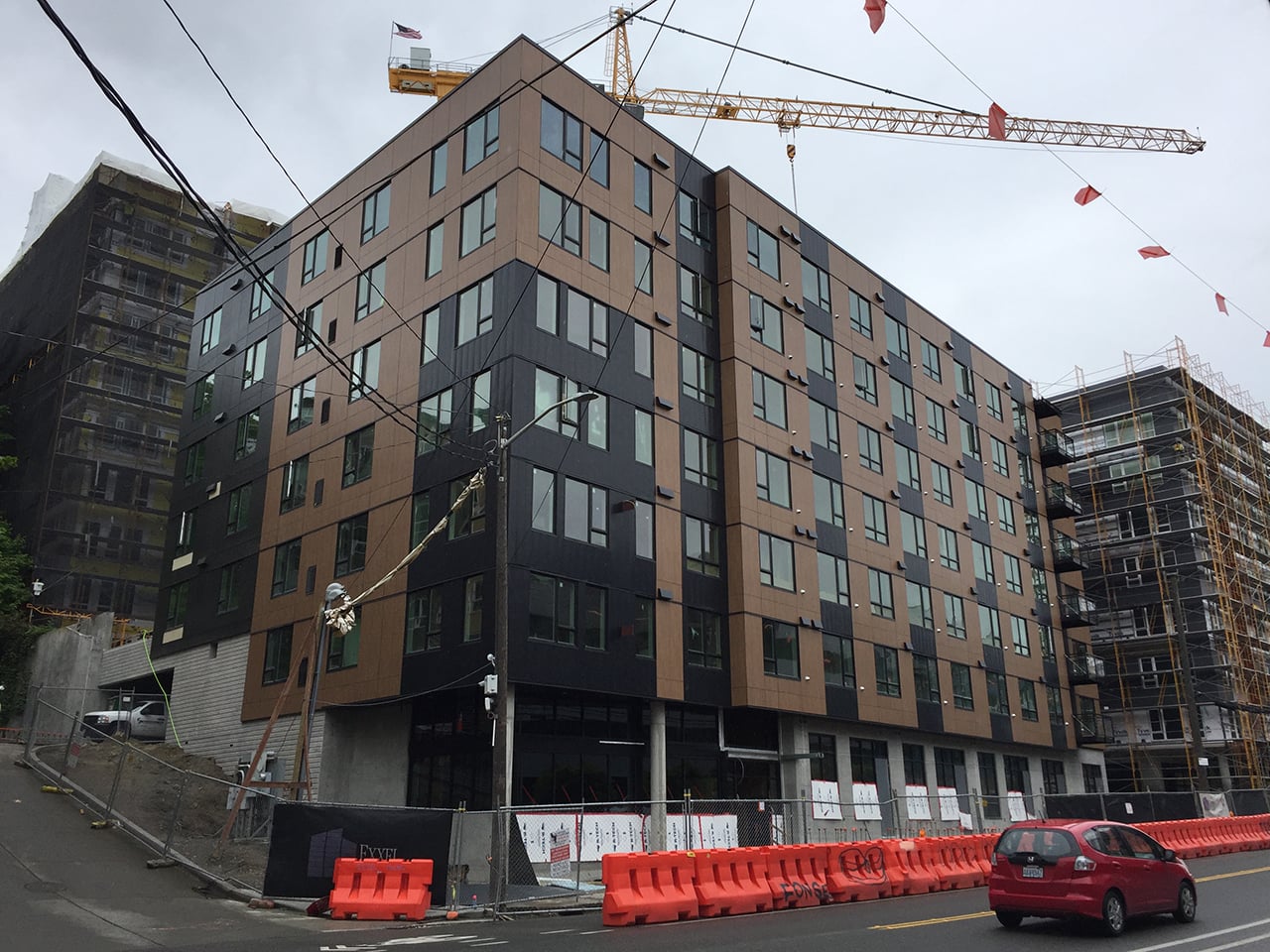 Výstavba bytů i sídla Facebooku