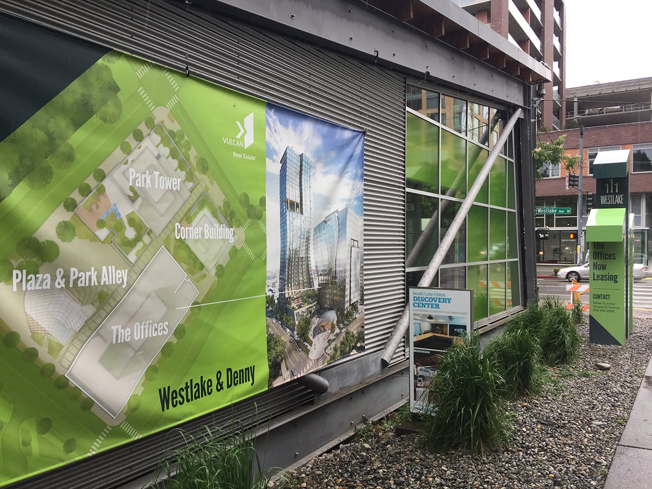 Všudypřítomná výstava nových kanceláří a bytů