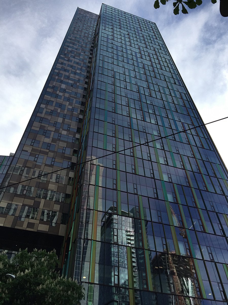 Mrakodrap Doppler, jedna z budov Amazonu v Seattlu