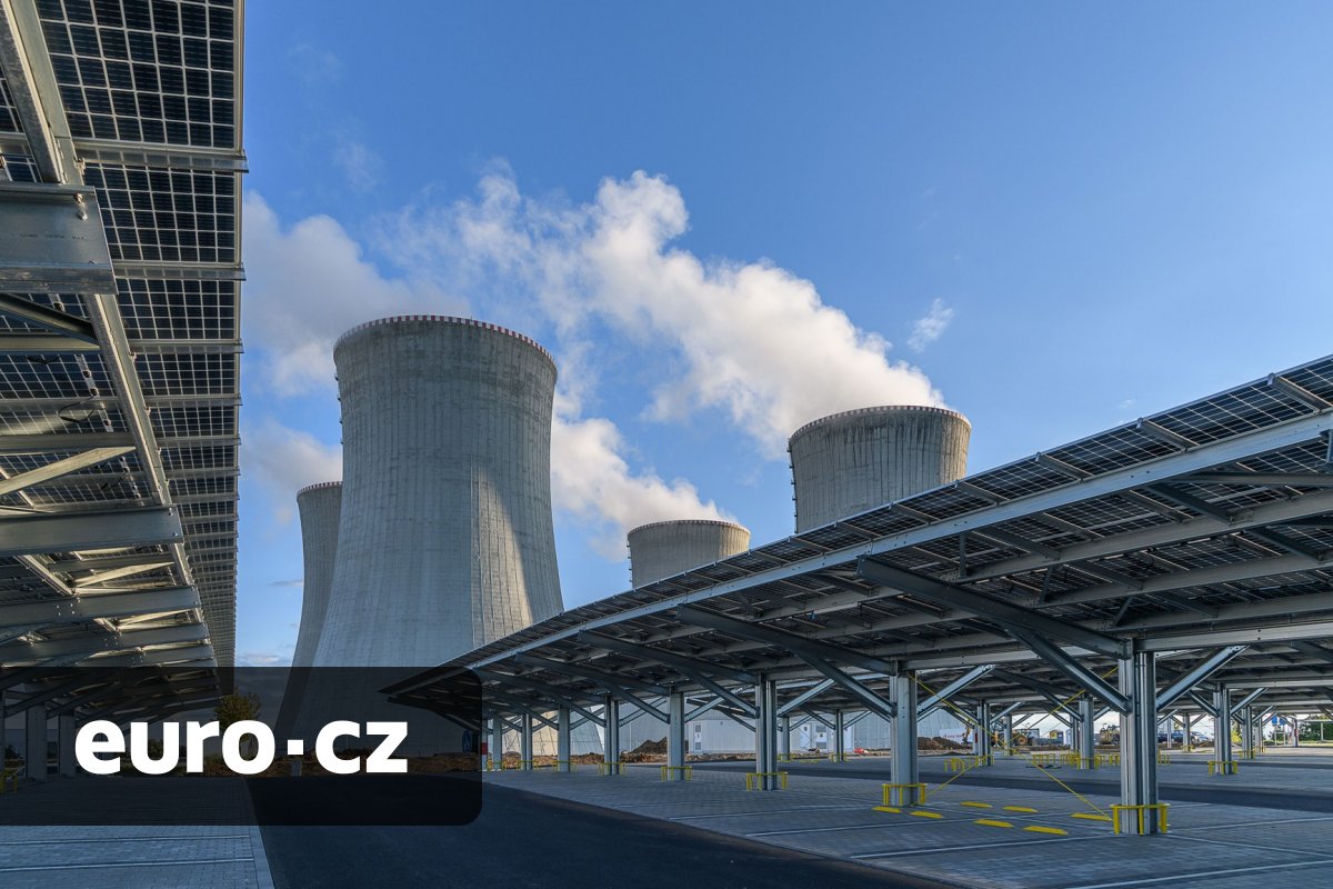 Parkoviště jako zlatý důl. Ze solárních přístřešků se stávají elektrárny, které chrání auta a zároveň vyrábějí energii