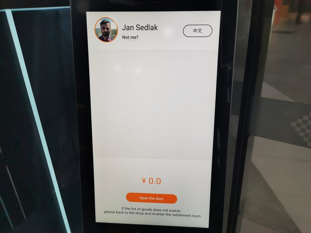 Lecoo: Čínský obchod, který nakupující ověřuje skenem obličeje