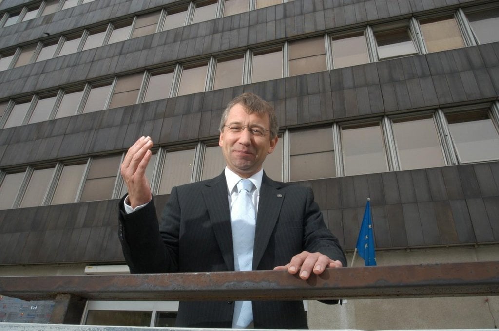 2009-09-ministc599i-odvolanc3ad-z-vlc3a1dy-premic3a9ra-petra-nec