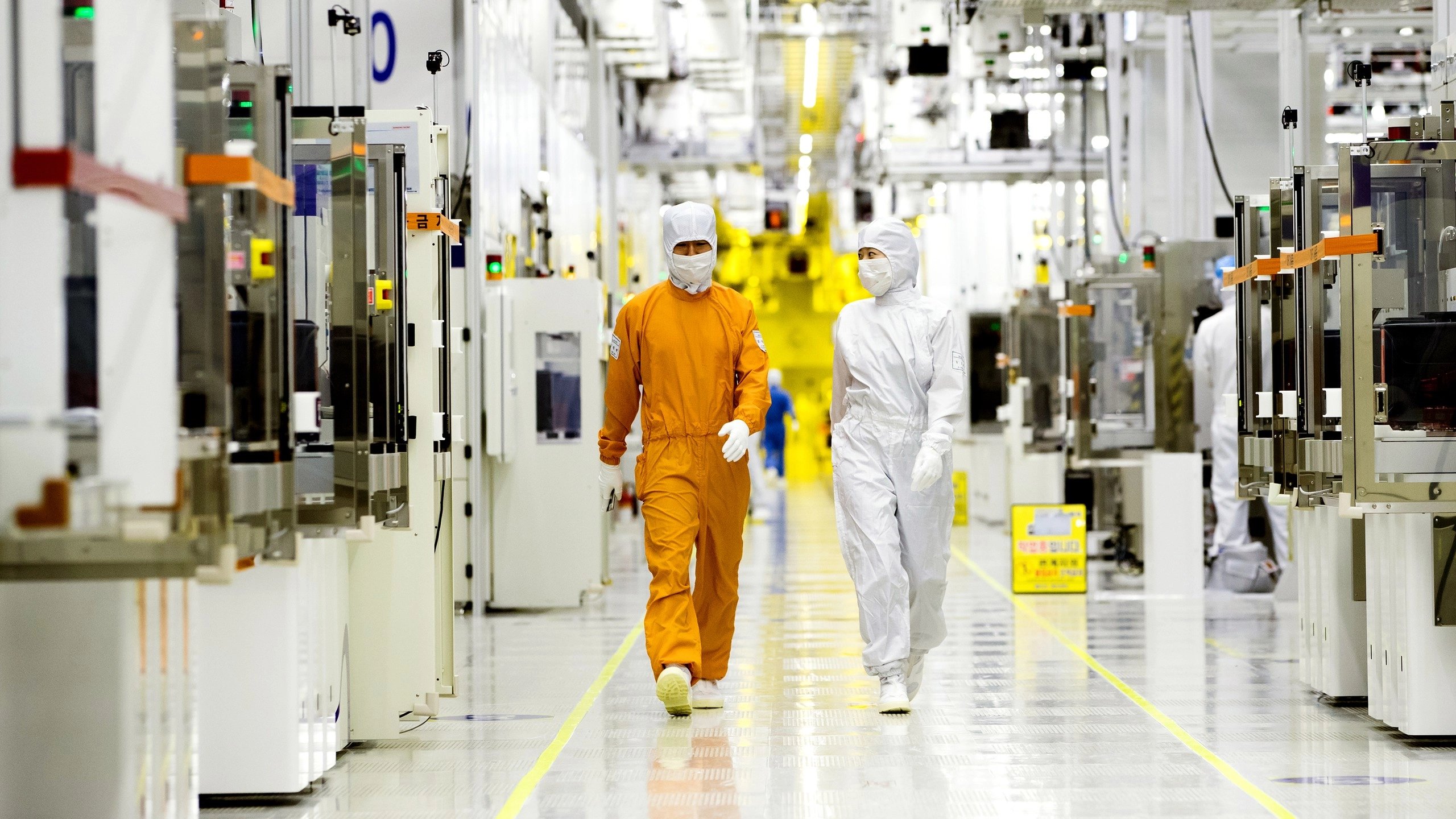 Výroba čipů, cleanroom továrny na čipy společnosti Samsung