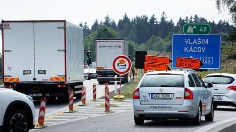 Náhledový obrázek - Stát nestíhá stavět váhy na dálnicích, má několikaleté zpoždění