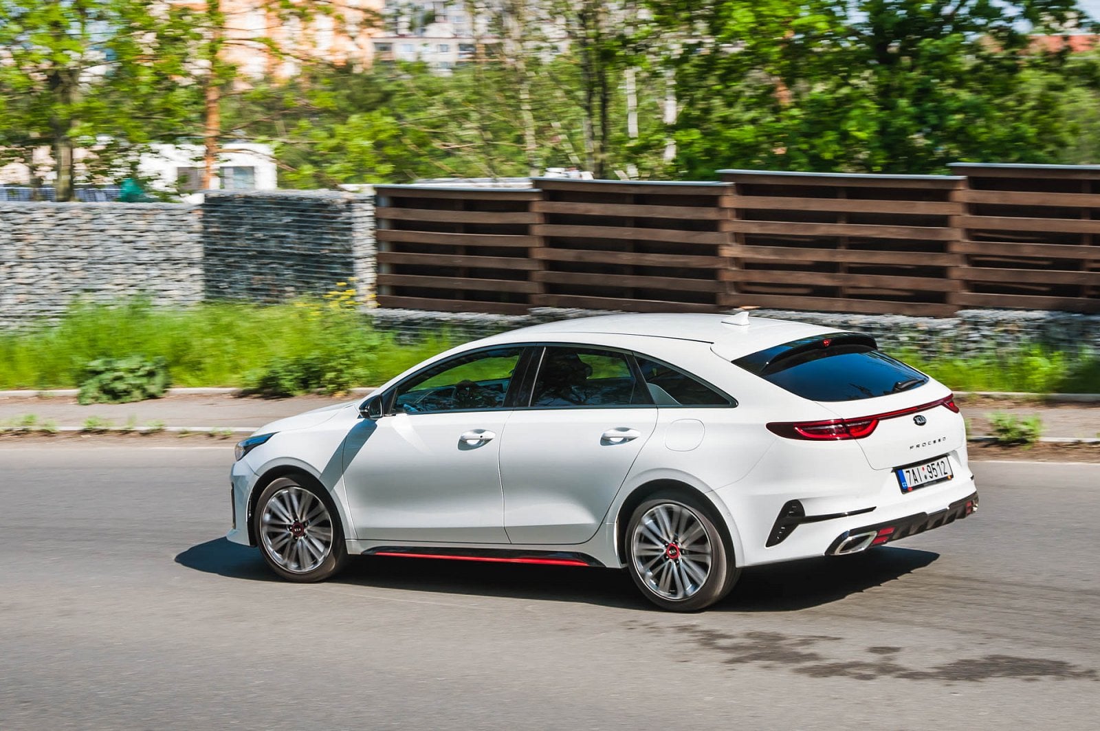 2019-05-kia-proceed-gt-30.jpg