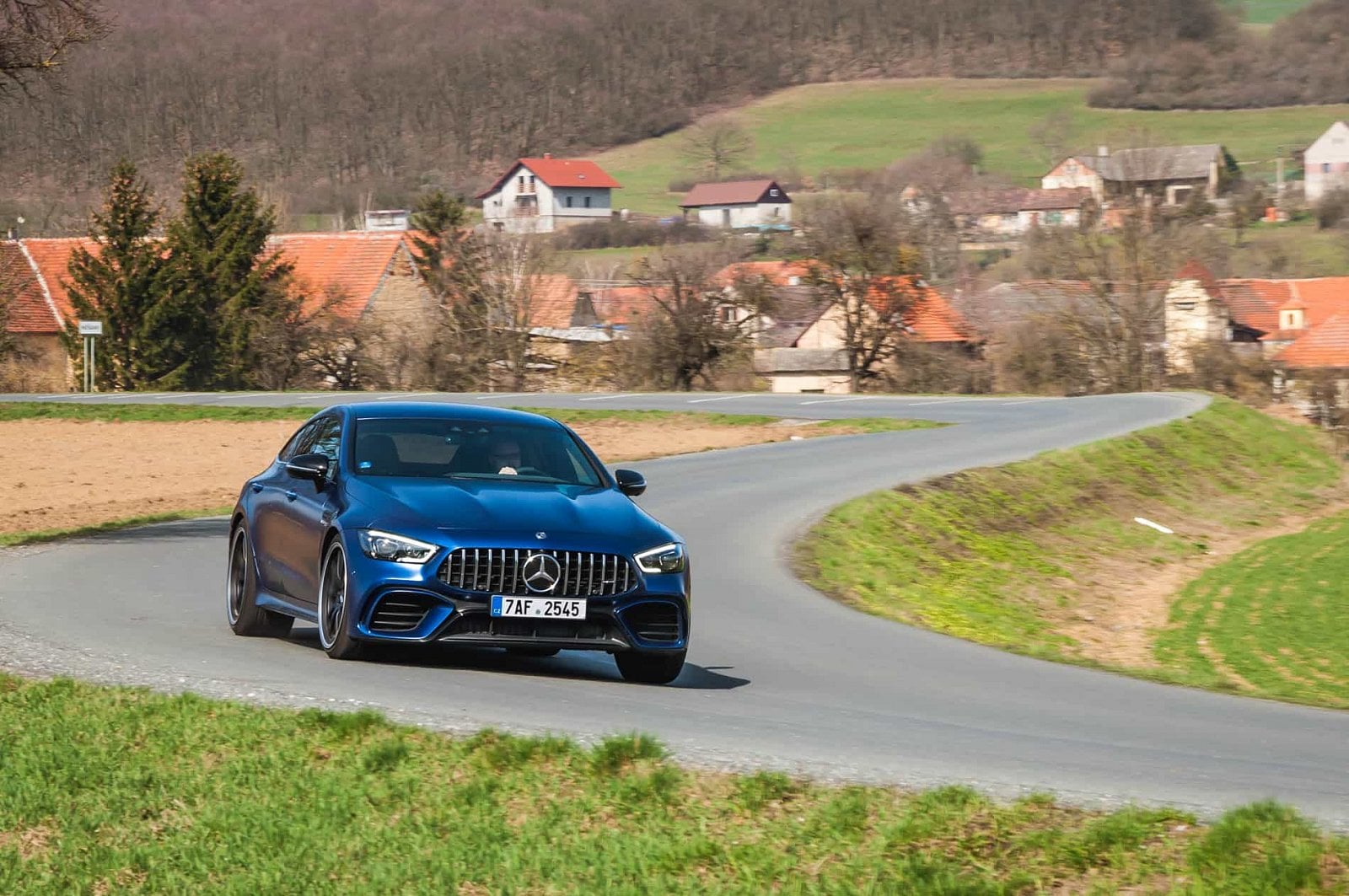 2019-04-mercedes-gt-4door-21.jpg