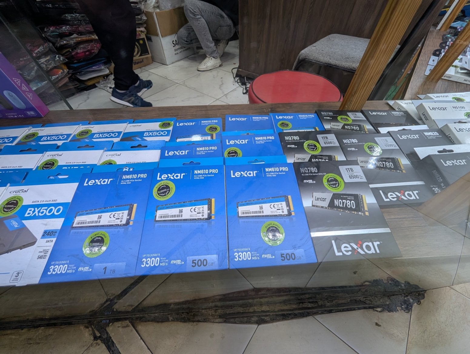 Počítačové a elektronické tržiště Al Boustan v Káhiře v Egyptě