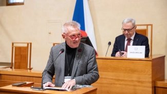 Zbigniew Czendlik při veřejném slyšení v Senátu