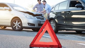 Náhledový obrázek - Lovcům nehod v Česku naletí každý desátý. Policie na ně nemá páky