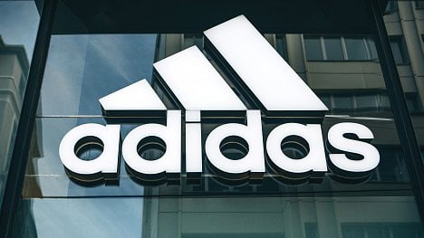 Náhledový obrázek - Z prodeje vyřazených bot značky Yeezy kápne Adidasu přes půl miliardy eur. Část poputuje na charitu