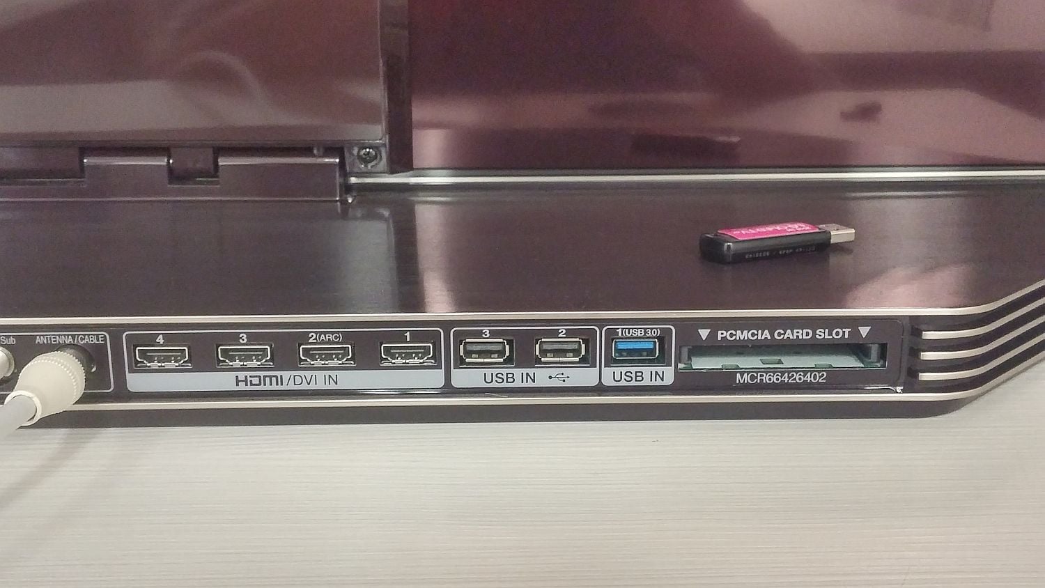 LG Signature OLED - design a hardware