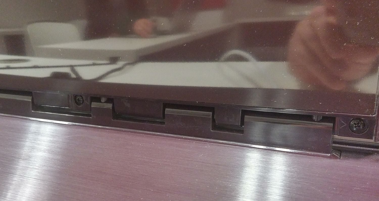 LG Signature OLED - design a hardware