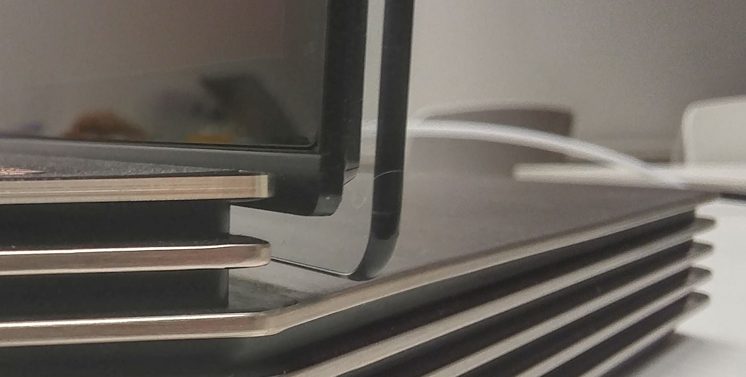 LG Signature OLED - design a hardware