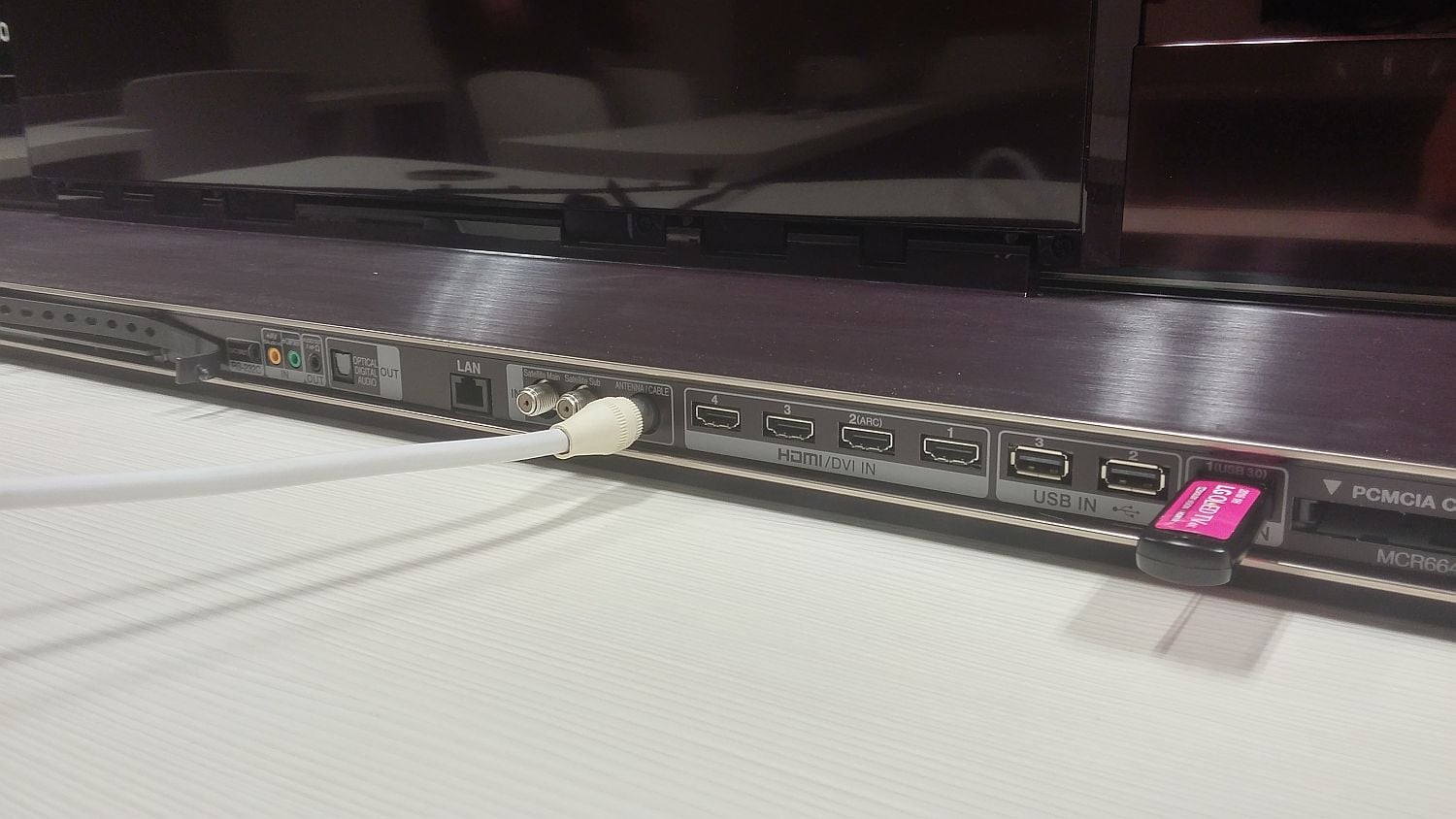 LG Signature OLED - design a hardware