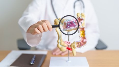 Krev ve stolici není jediný příznak rakoviny střeva. Zpozorněte i při bolesti v zádech