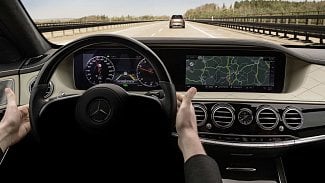 Náhledový obrázek - Mercedes-Benz začíná odhalovat novou třídu S. Už zvládne jezdit sama