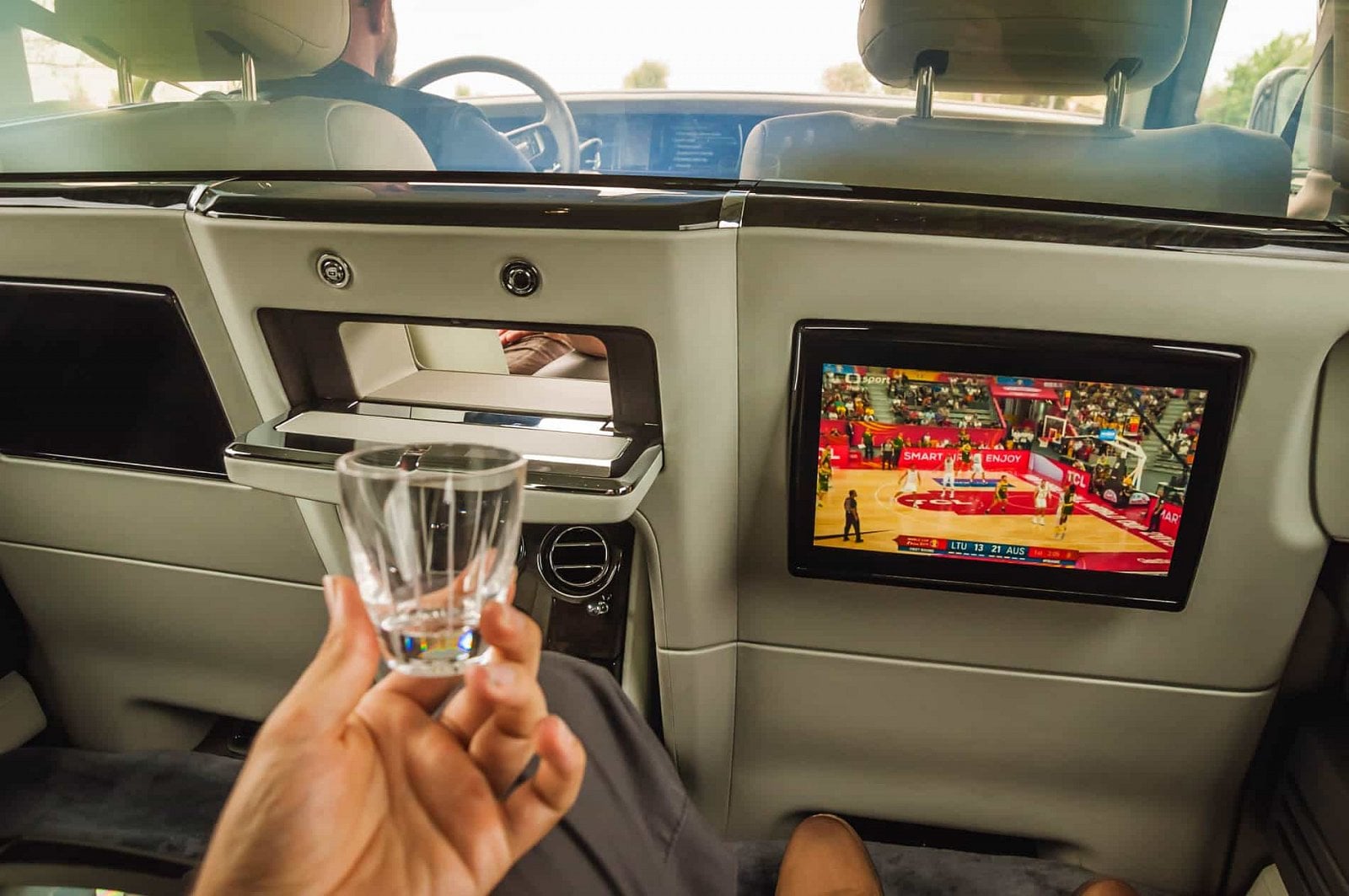 2019-09-Rolls-Royce-Phantom-dojmy-21-of-22.jpg