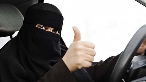 Náhledový obrázek - Saúdská Arábie dovolí od příštího června ženám řídit auto