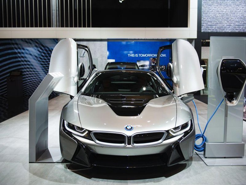 Hybrid BMW i8 na autosalónu v Torontu 