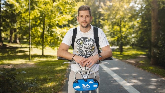 Sdílená kola od nextbiku dojela už i do menších měst. V Česku je potenciál až pro 150 projektů, říká šéf české pobočky Luňák