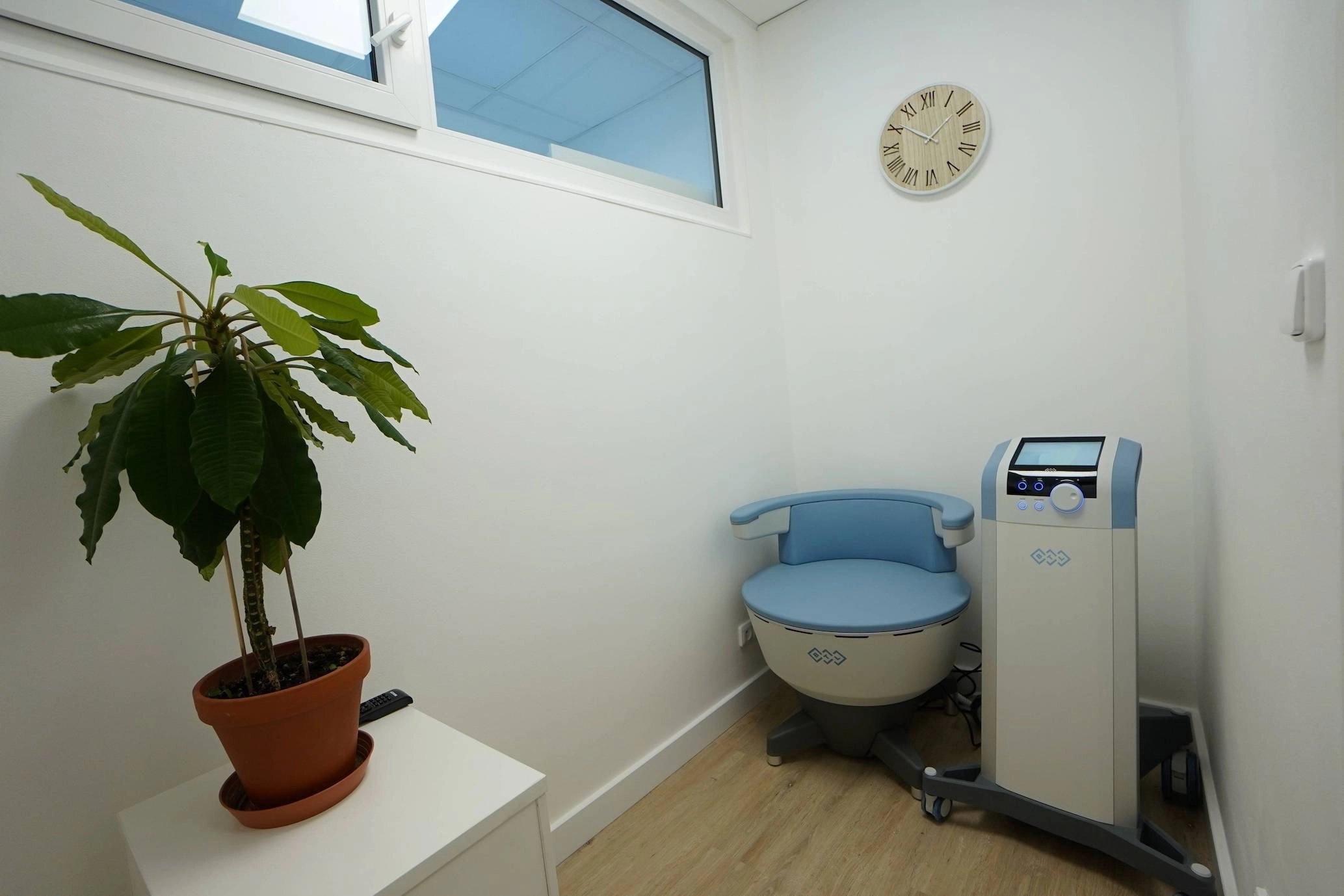 Křeslo Emsella pro léčbu inkontinence