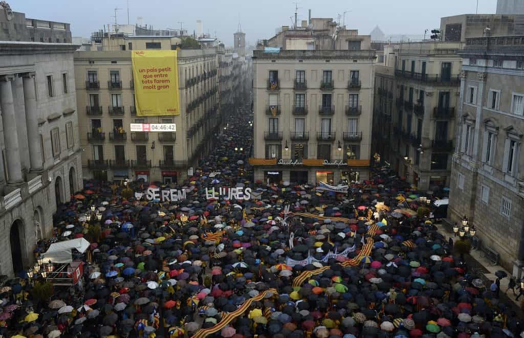 2013-06-katalc3a1nci-v-zc3a1c599c3ad-demonstrovali-za-nezc3a1vis