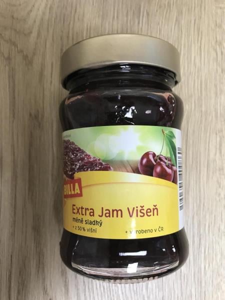 Obsah višní ve výrobku byl podstatně nižší, než bylo uvedeno na obalu a zároveň i než je stanoveno v příslušném právním předpise pro džemy výběrové (Extra) méně sladké. Spotřebiteli byla poskytnuta zavádějící informace: "Na 100 g hotového výrobku bylo použito 50 g ovoce." Prodejce / vyrobeno pro: Billa