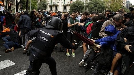 Náhledový obrázek - Zásah španělské policie při referendu je nepřijatelný, zní od českých politiků