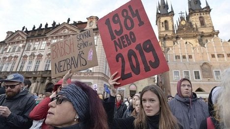 Náhledový obrázek - Demonstrace proti Benešové jsou divadlo a předvolební kampaň, řekl Babiš