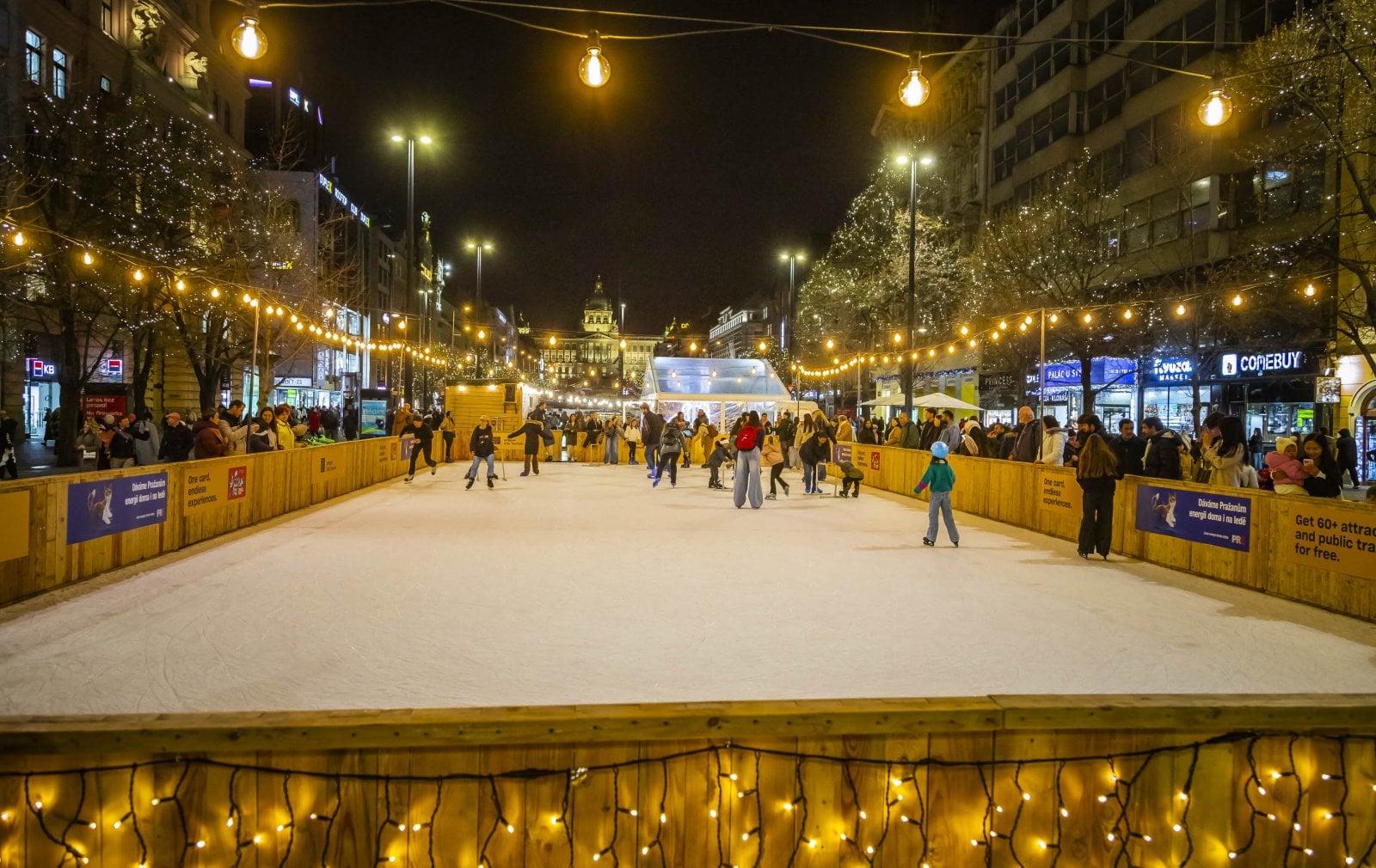 Centum vánoční Prahy. Vánčoní trhy a vánoční výzdoba