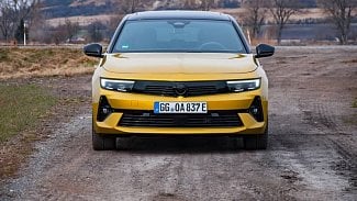 Náhledový obrázek - Opel Astra nové generace pořád sází na normální volant a s dieselem umí být velmi úsporný (první jízdní dojmy)