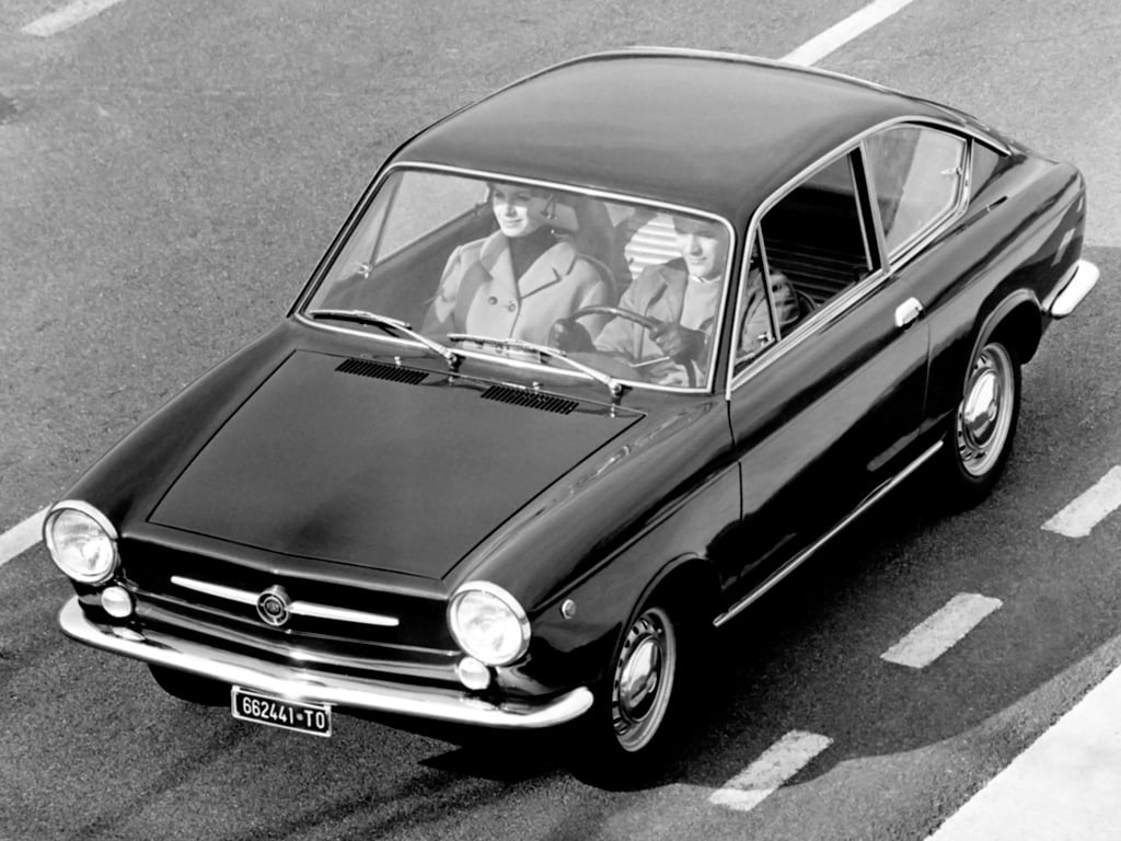 Fiat 850 – přestože byl ve své domovské zemi zbožím pro nejširší vrstvy – u nás představoval luxus, ale byl mimořádně oblíbený