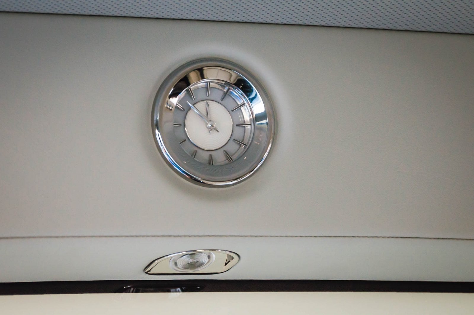 2019-09-Rolls-Royce-Phantom-dojmy-14-of-22.jpg