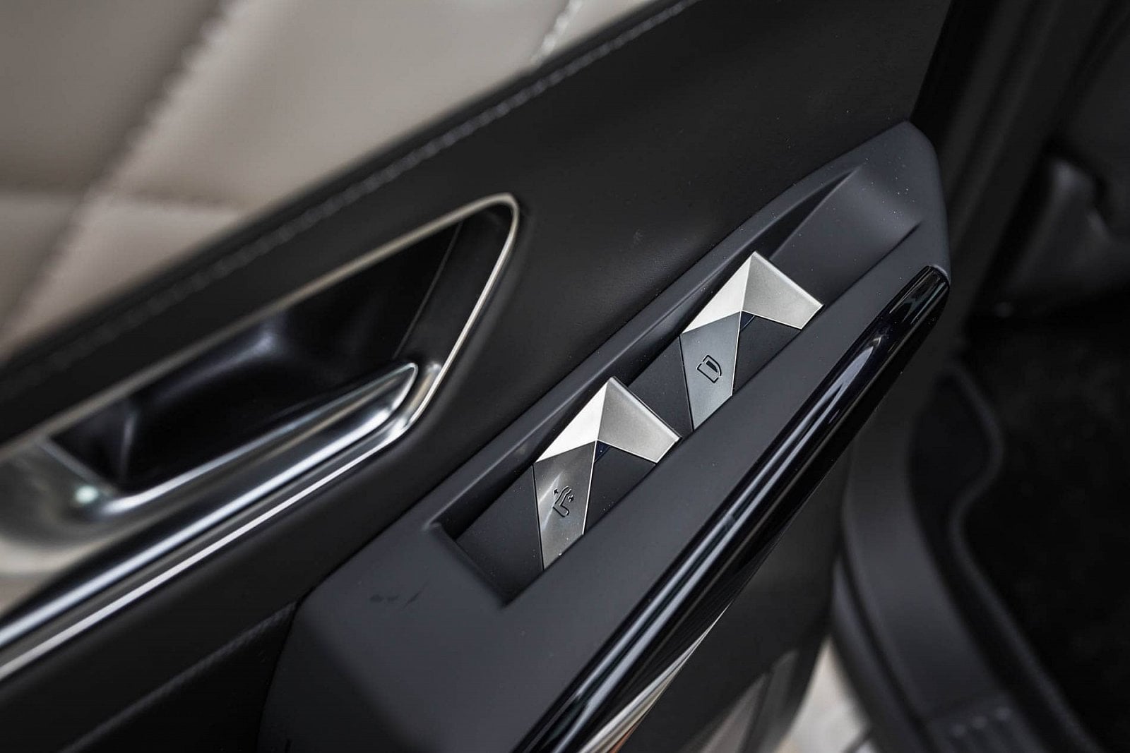 2020-03-ds7-crossback-etense-18.jpg