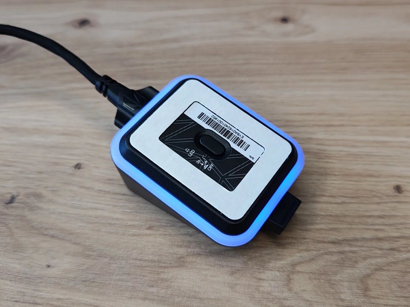 Endorfy myslelo i na detaily, například v podobě pásky pro přilepení stojánku